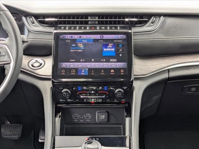 Photo of 2023 Silver Zynith Jeep Grand Cherokee L