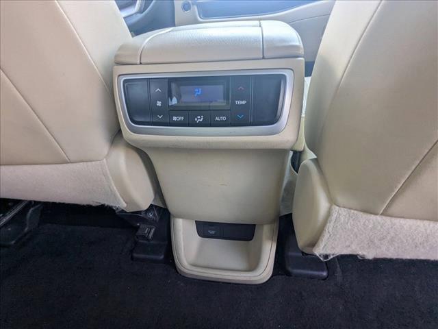 Photo of 2016 Midnight Black Metallic Toyota Highlander