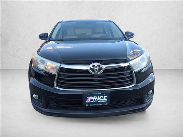 Photo of 2016 Midnight Black Metallic Toyota Highlander