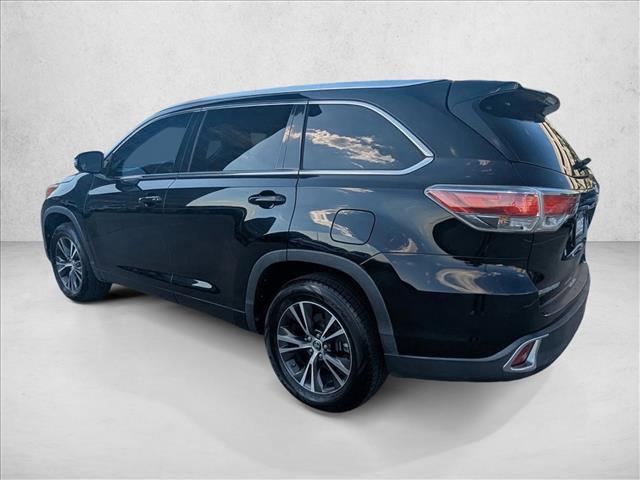 Photo of 2016 Midnight Black Metallic Toyota Highlander