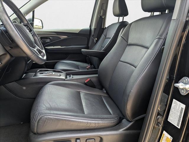 Photo of 2022 Black Honda Pilot