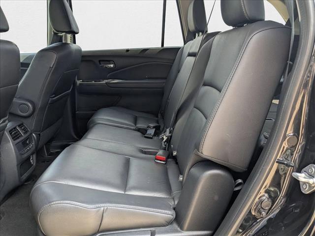 Photo of 2022 Black Honda Pilot