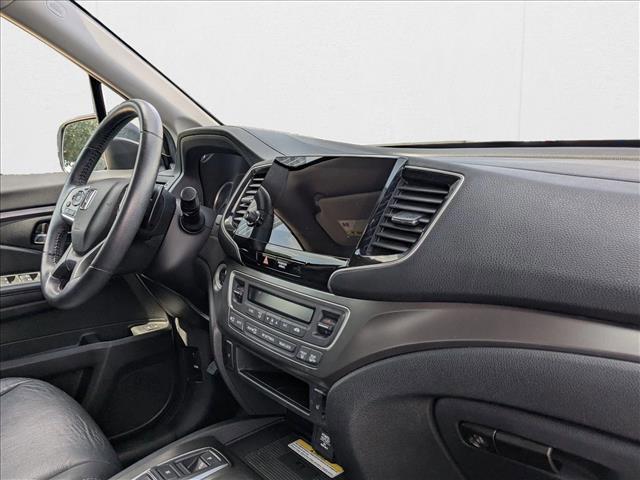 Photo of 2022 Black Honda Pilot