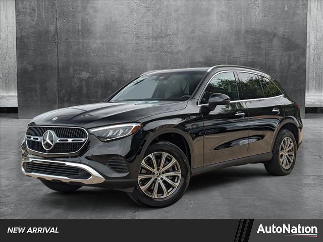 Photo of 2024 Obsidian Black Metallic Mercedes-Benz GLC 300