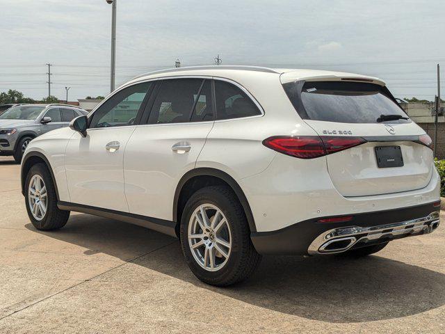 Photo of 2025 Polar White Mercedes-Benz GLC 300
