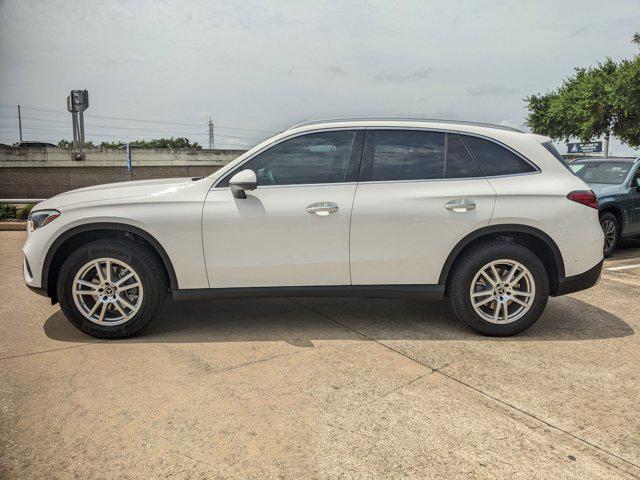 Photo of 2025 Polar White Mercedes-Benz GLC 300