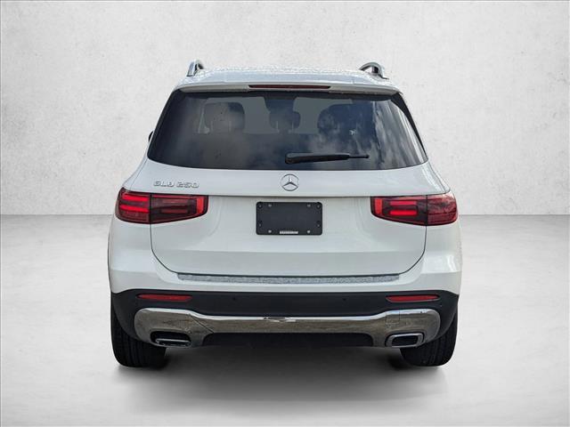 Photo of 2025 Polar White Mercedes-Benz GLB 250