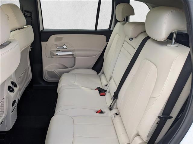 Photo of 2025 Polar White Mercedes-Benz GLB 250