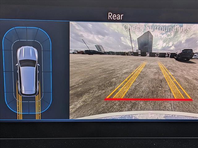 Photo of 2025 Polar White Mercedes-Benz GLB 250