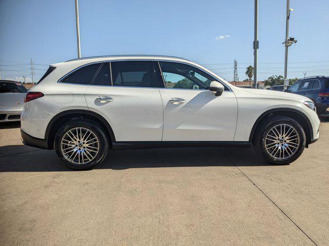 Photo of 2025 Polar White Mercedes-Benz GLC 300