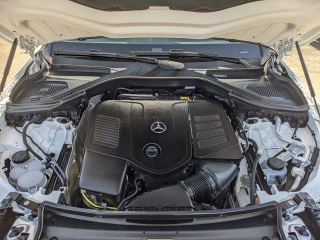 Photo of 2025 Polar White Mercedes-Benz GLC 300