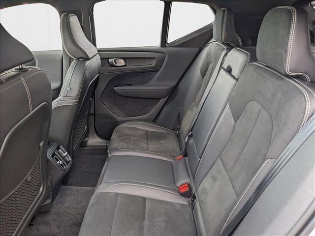 Photo of 2022 Glacier Silver Metallic Volvo XC40