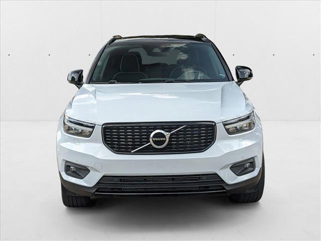 Photo of 2022 Glacier Silver Metallic Volvo XC40