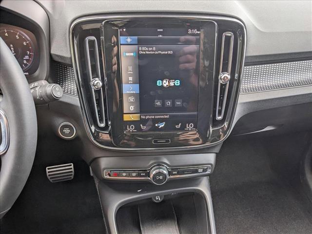 Photo of 2022 Glacier Silver Metallic Volvo XC40