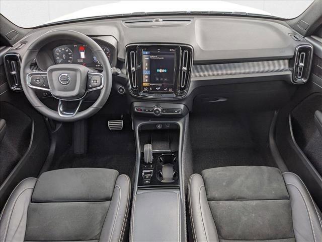 Photo of 2022 Glacier Silver Metallic Volvo XC40