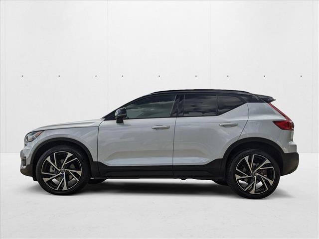 Photo of 2022 Glacier Silver Metallic Volvo XC40