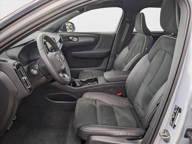 Photo of 2022 Glacier Silver Metallic Volvo XC40