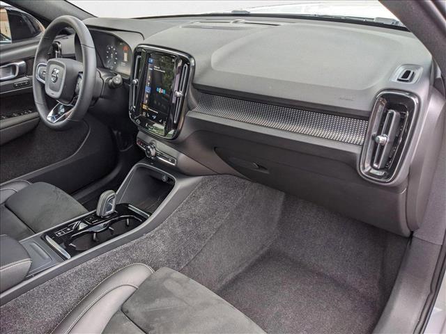 Photo of 2022 Glacier Silver Metallic Volvo XC40