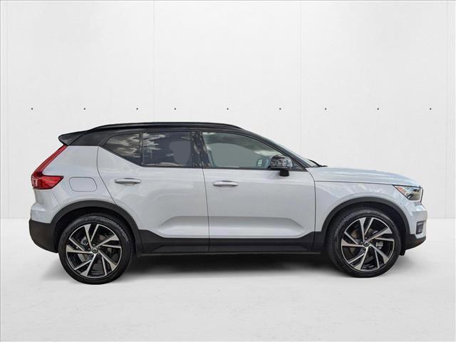 Photo of 2022 Glacier Silver Metallic Volvo XC40