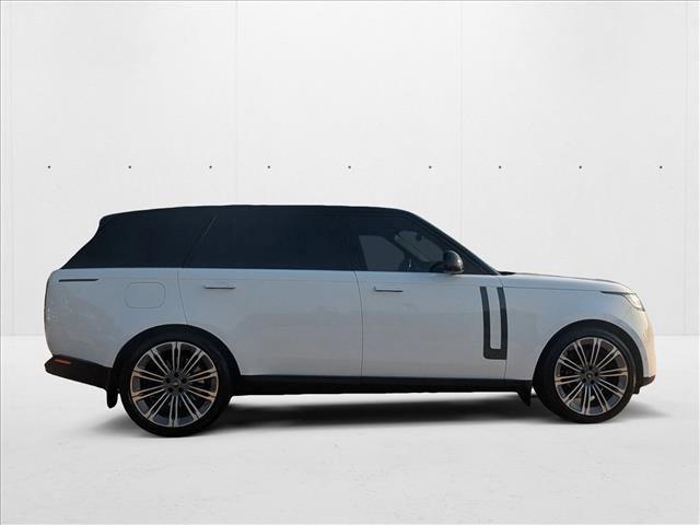 Photo of 2024 Fuji White [White] Land Rover Range Rover