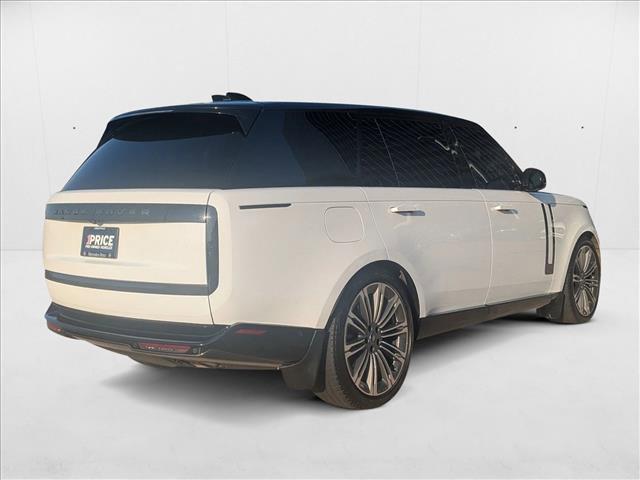 Photo of 2024 Fuji White [White] Land Rover Range Rover