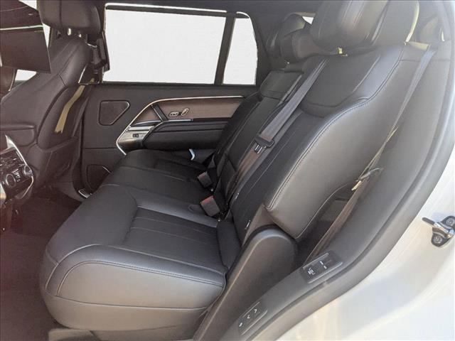 Photo of 2024 Fuji White [White] Land Rover Range Rover