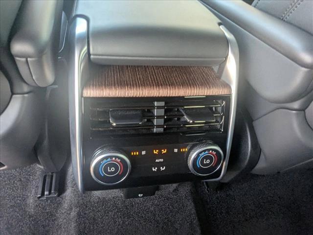 Photo of 2024 Fuji White [White] Land Rover Range Rover