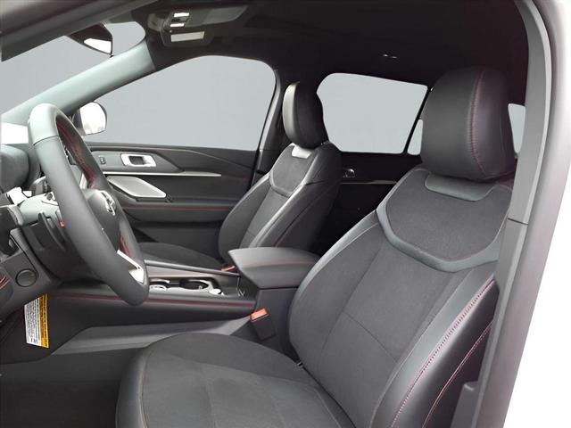 Photo of 2025 White Metallic Ford Explorer