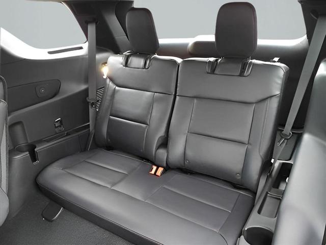 Photo of 2025 White Metallic Ford Explorer