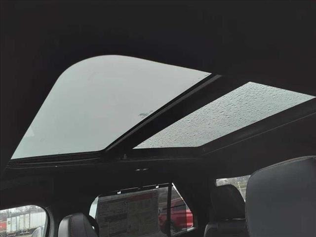 Photo of 2025 White Metallic Ford Explorer
