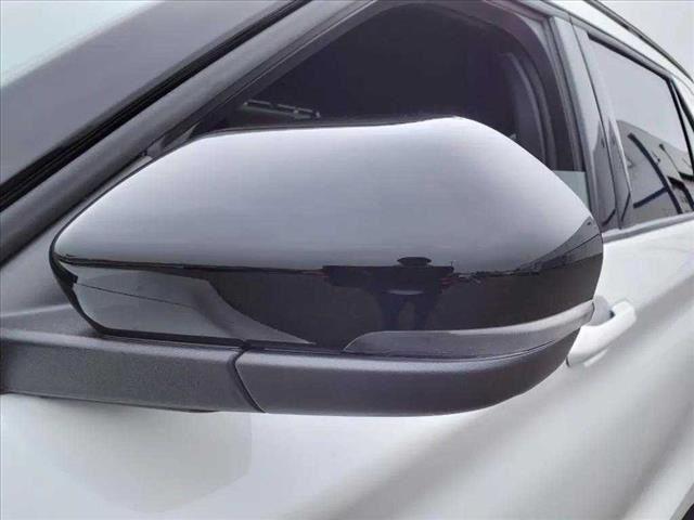 Photo of 2025 White Metallic Ford Explorer