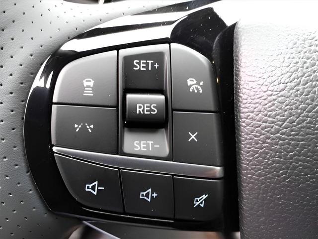 Photo of 2025 White Metallic Ford Explorer