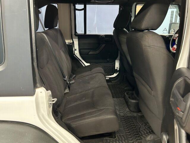 Photo of 2013 Bright White Jeep Wrangler Unlimited