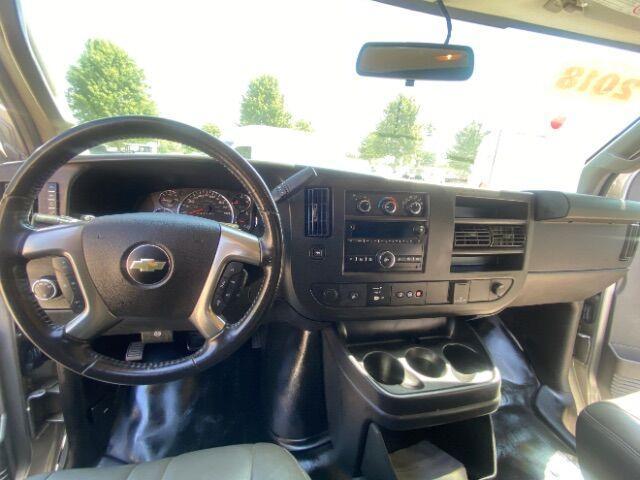 Photo of 2018 Silver Ice Metallic Chevrolet Express 2500