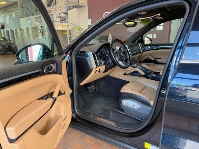 Photo of 2018 Blue Porsche Cayenne