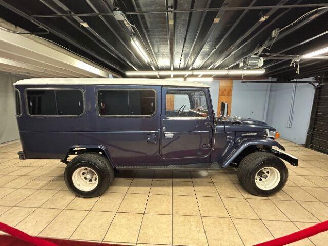 Photo of 1985 Blue Toyota Land Cruiser
