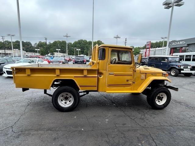 Photo of 1985 Yellow Toyota Land Cruiser