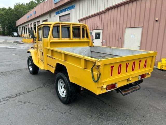 Photo of 1985 Yellow Toyota Land Cruiser