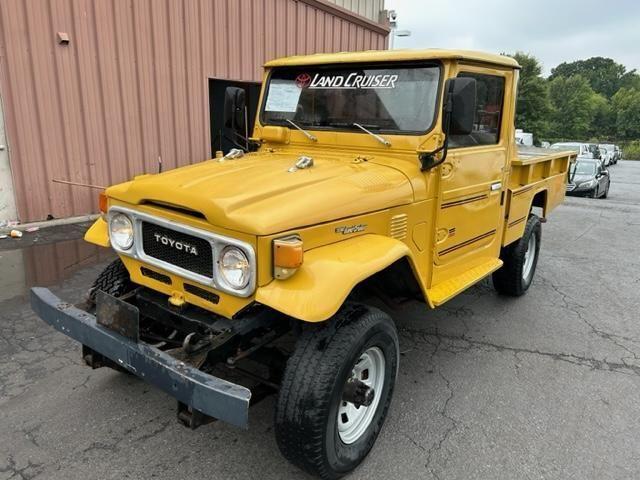 Photo of 1985 Yellow Toyota Land Cruiser