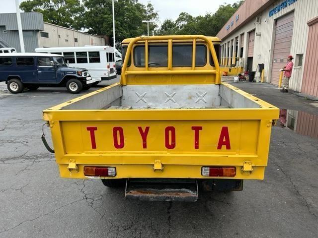 Photo of 1985 Yellow Toyota Land Cruiser