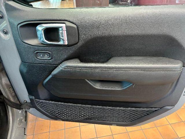 Photo of 2023 Granite Crystal Clearcoat Metallic Jeep Gladiator