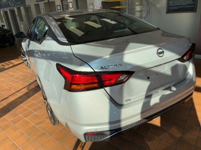 Photo of 2021 Brilliant Silver Metallic Nissan Altima