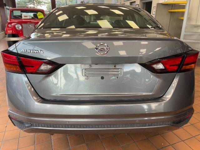 Photo of 2021 Gun Metallic Nissan Altima