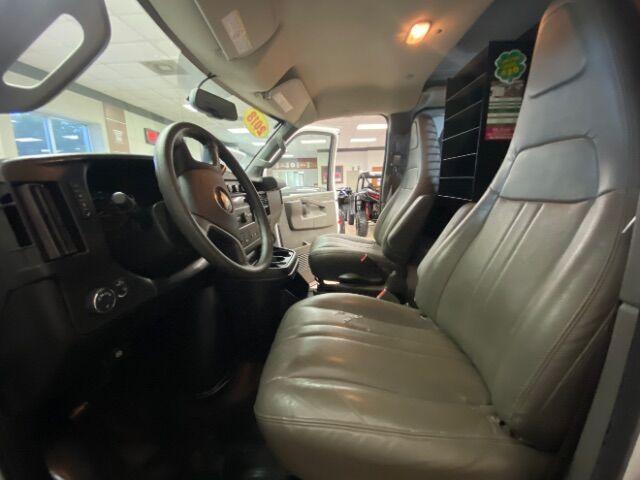 Photo of 2018 Summit White Chevrolet Express 3500