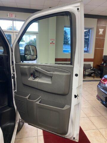 Photo of 2018 Summit White Chevrolet Express 3500