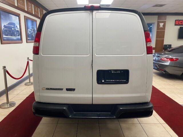 Photo of 2018 Summit White Chevrolet Express 3500