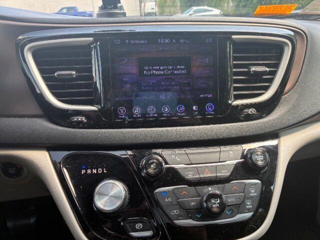 Photo of 2017 Velvet Red Pearlcoat Chrysler Pacifica