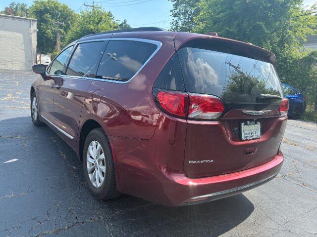 Photo of 2017 Velvet Red Pearlcoat Chrysler Pacifica