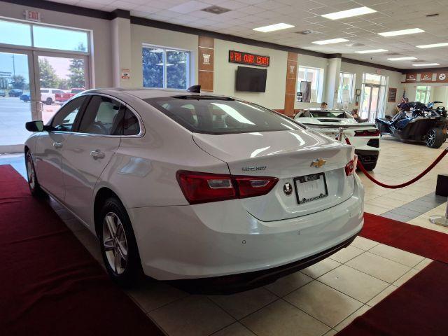 Photo of 2021 Summit White Chevrolet Malibu