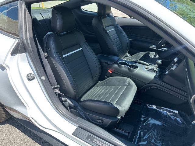 Photo of 2022 Oxford White Ford Mustang